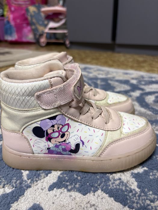 Продам кросовки на девочку