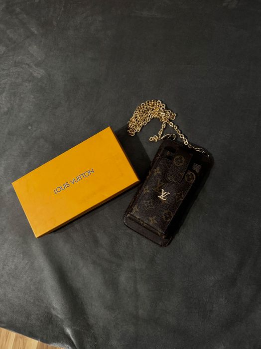 Дамска чантичка на Louis Vuitton