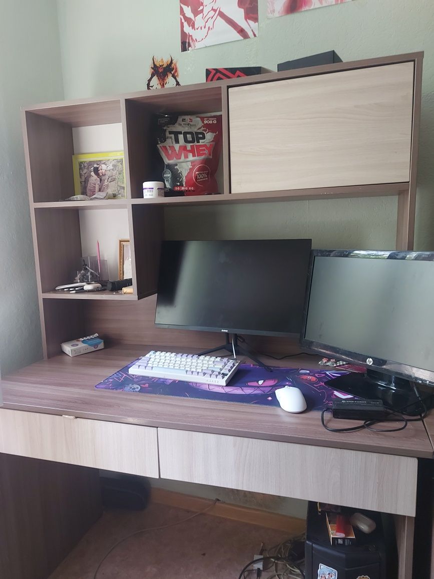 Продам компьютерный стол ,письменный стол