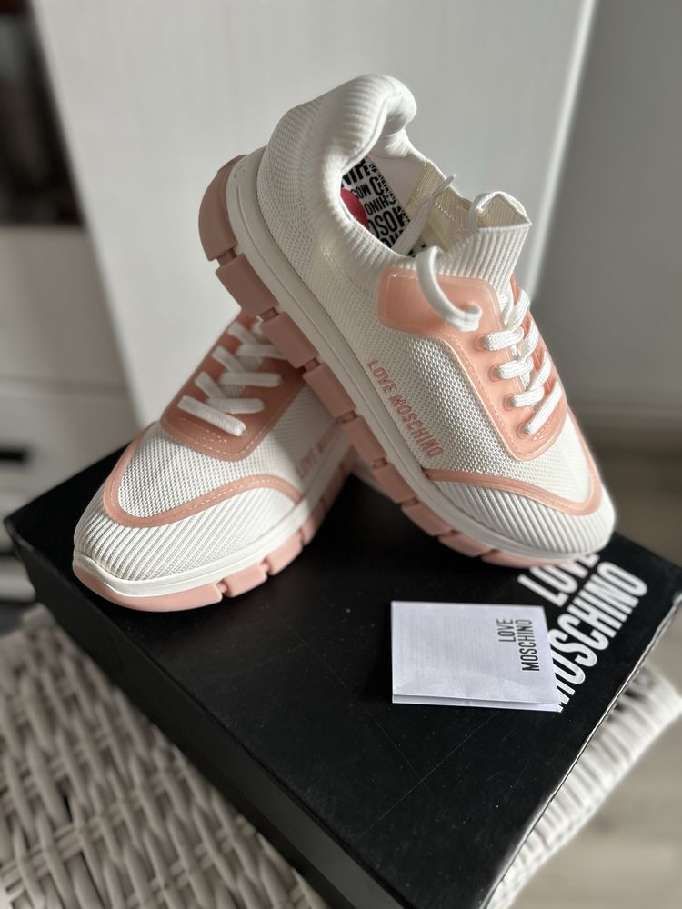 Sneackers Love Moschino