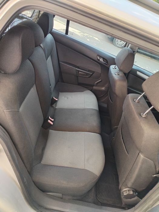 Vând Opel Astra H Combi, an 2006, motor 1.6 benzină


Vând Opel Astra