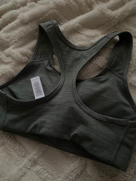 спортно бюстие nike