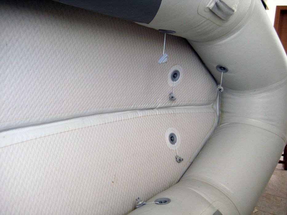 Продавам Комплект: Лодка Corelli + Двигател Yamaha 4 к.с. (Не е нова)