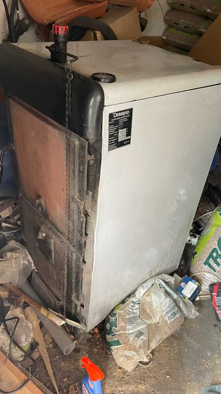Чугунен котел на твърдо гориво с водна помпа 37 kW