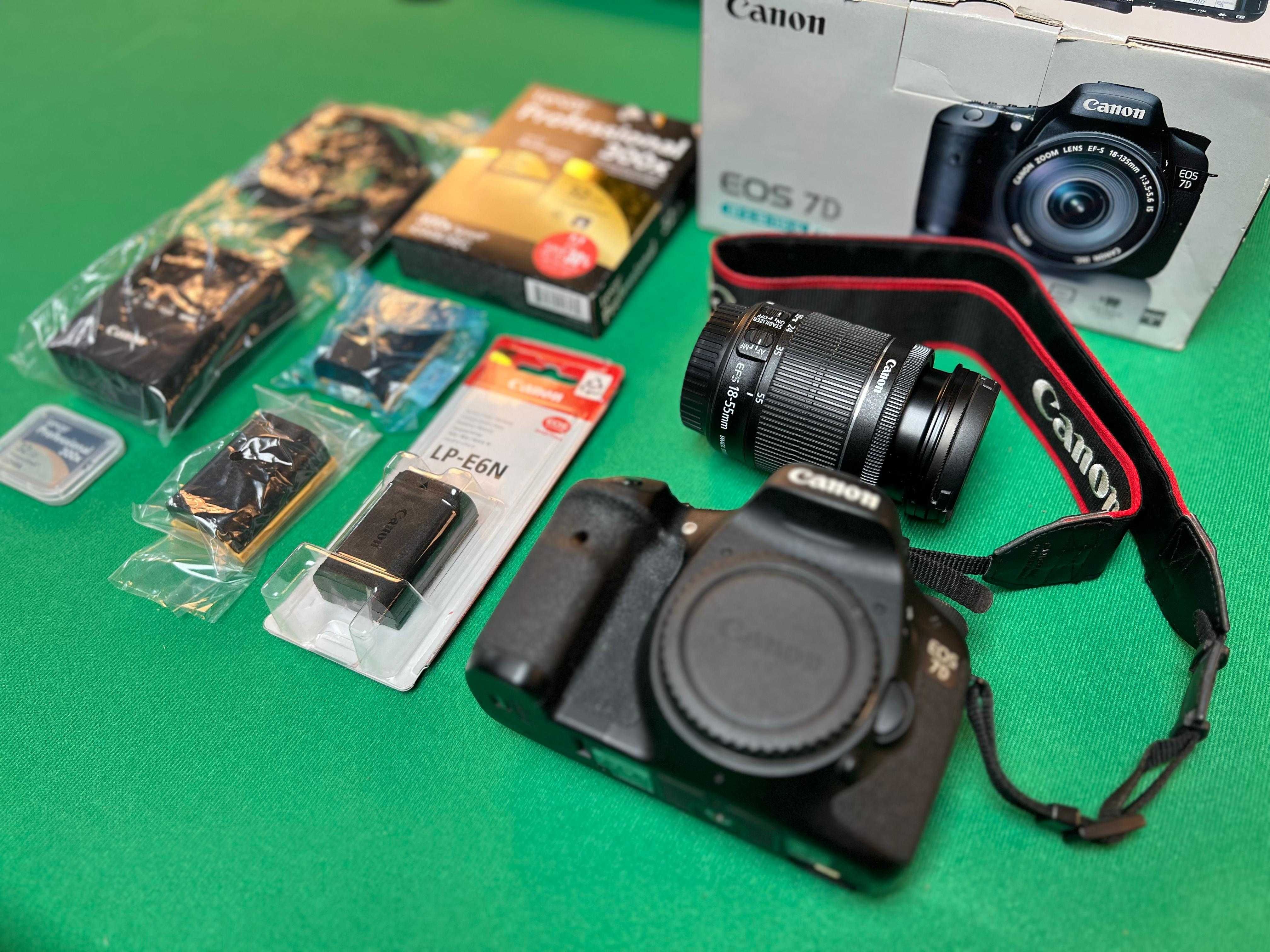 Kit Canon 7D + Obiectiv 18-55mm + Card CF Lexar Pro 32GB + 3 Baterii