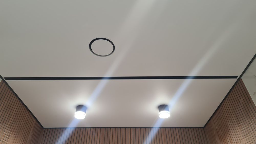 Качественные натяжные потолки.