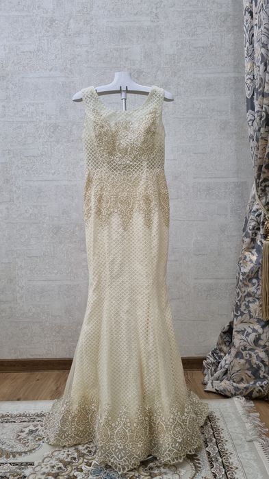 Вечернее платье русалка со шлейфом