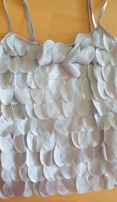 Top cu bretelute, aspect solzi din matase