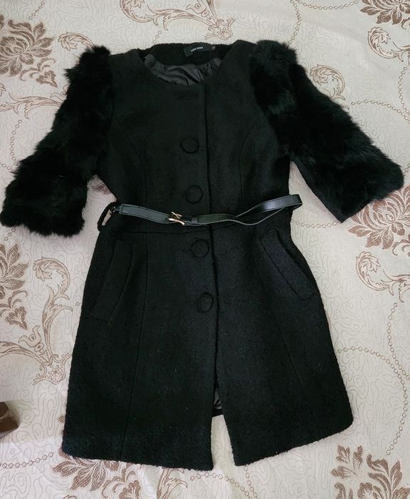 Полу пальто в отличном рукава мех натуральный