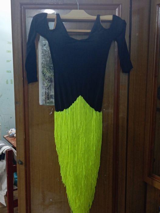 продаю платье бальное