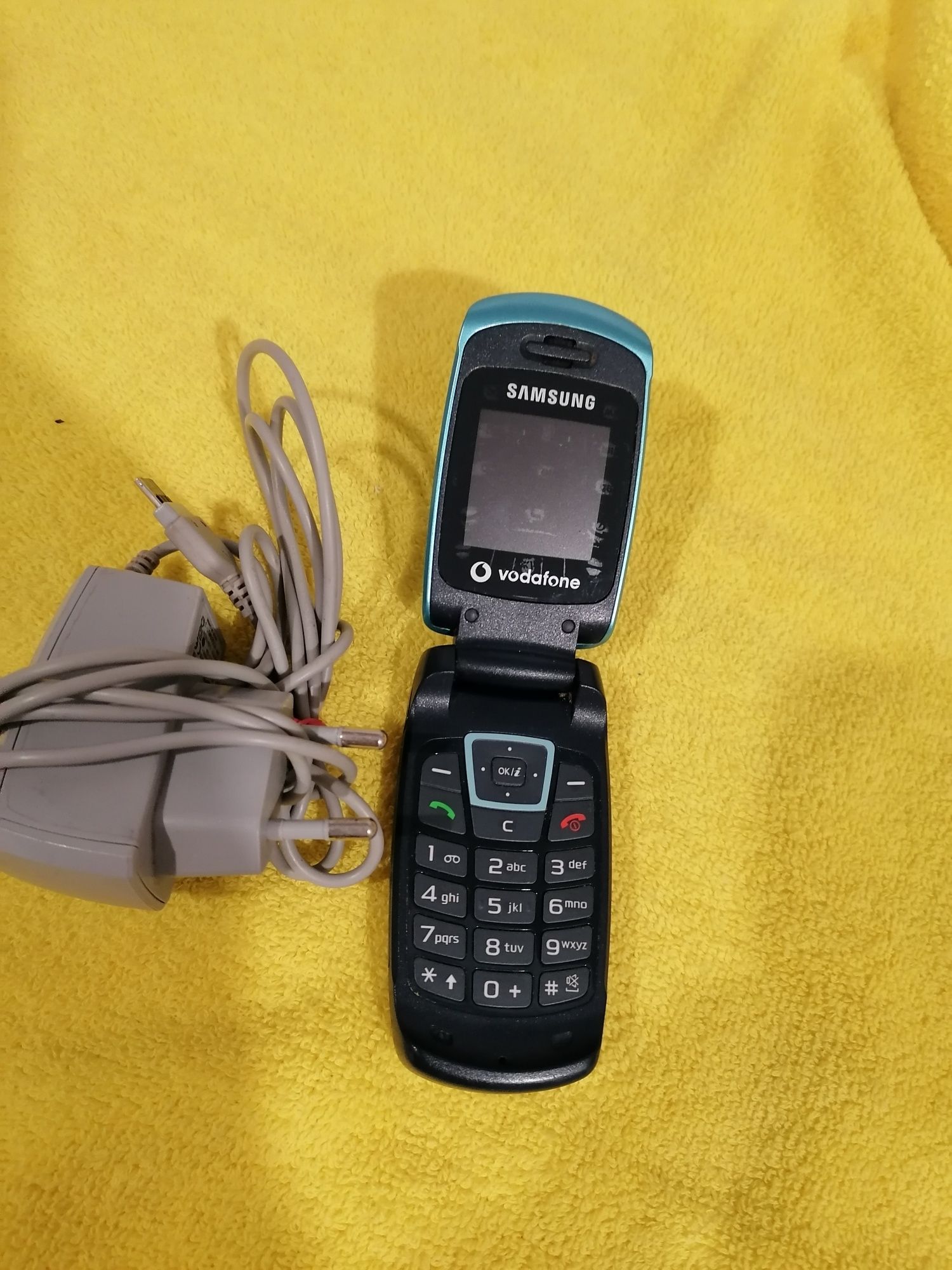 Telefon Samsung cu clapeta SGH-C260