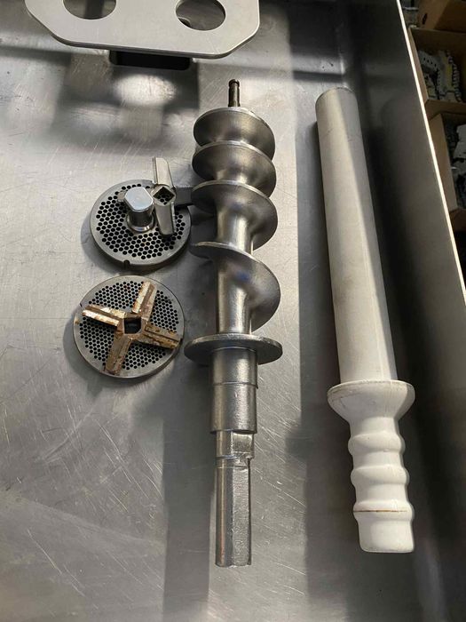 Професионален Волф, Месомелачка