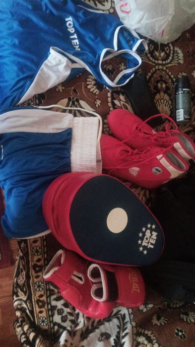 Спортивная форма на мальчика Баксерки,майка, трусы, перчатки,лапы