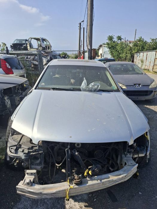 Audi А 8 3.2 бензин 2005 година 260 к.с автоматик - на части