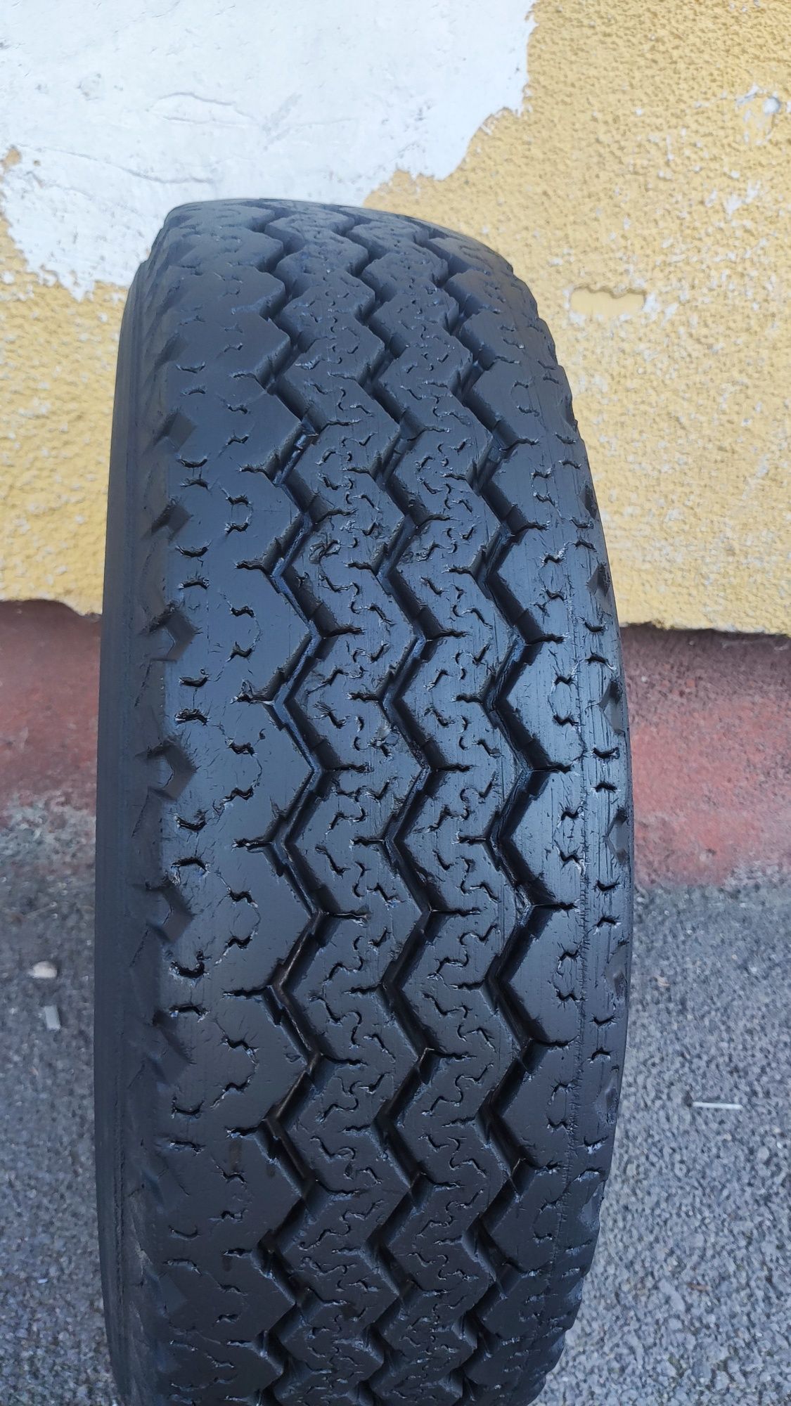 1бр. гуми 185/R/14 Michelin 8 PR, плата
8.5mm
Добро състояние на гумит