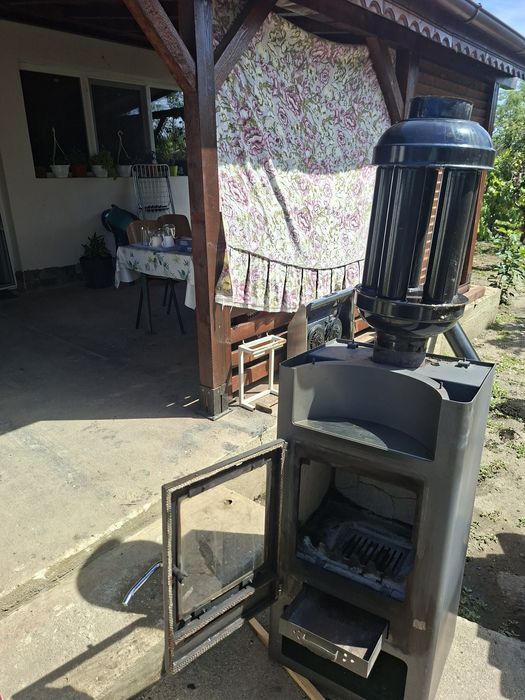 Șemineu pe lemne, cărbune, brichete