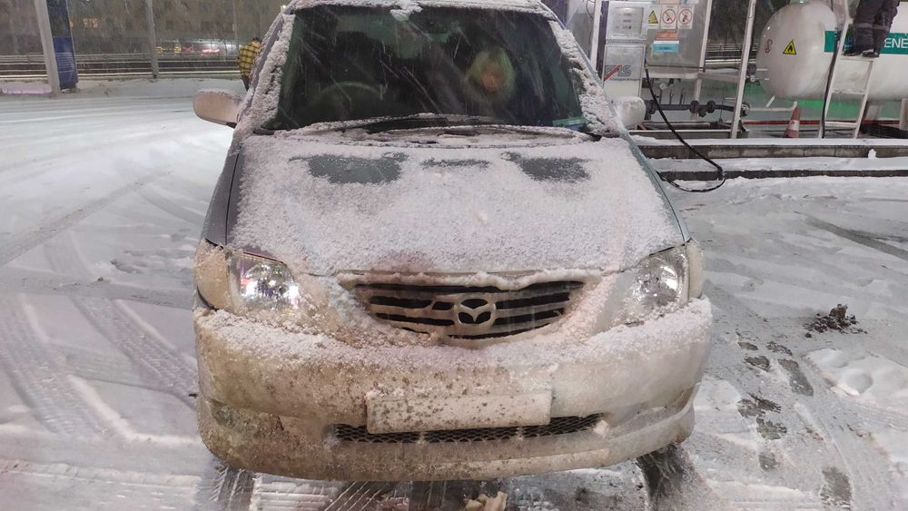 Мазда МПВ большая машина для бизнеса и перевозок.