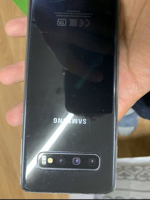 Samsung s10 в идеальном состояние
