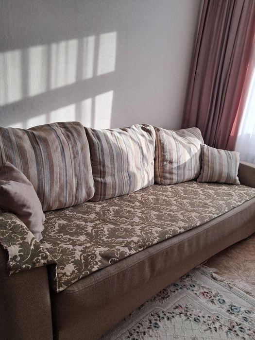 продам диван СРОЧНО.