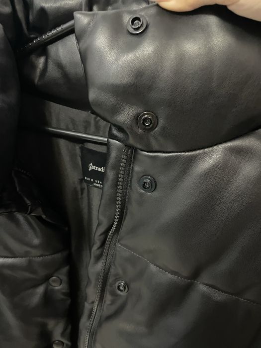 Vând geacă Stradivarius,marimea S-M,este c-am oversized