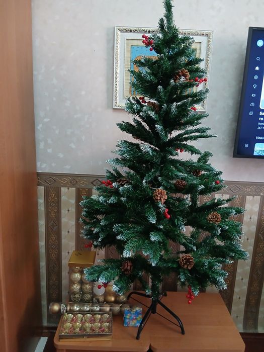 Продам новогоднию ёлку г. Тараз