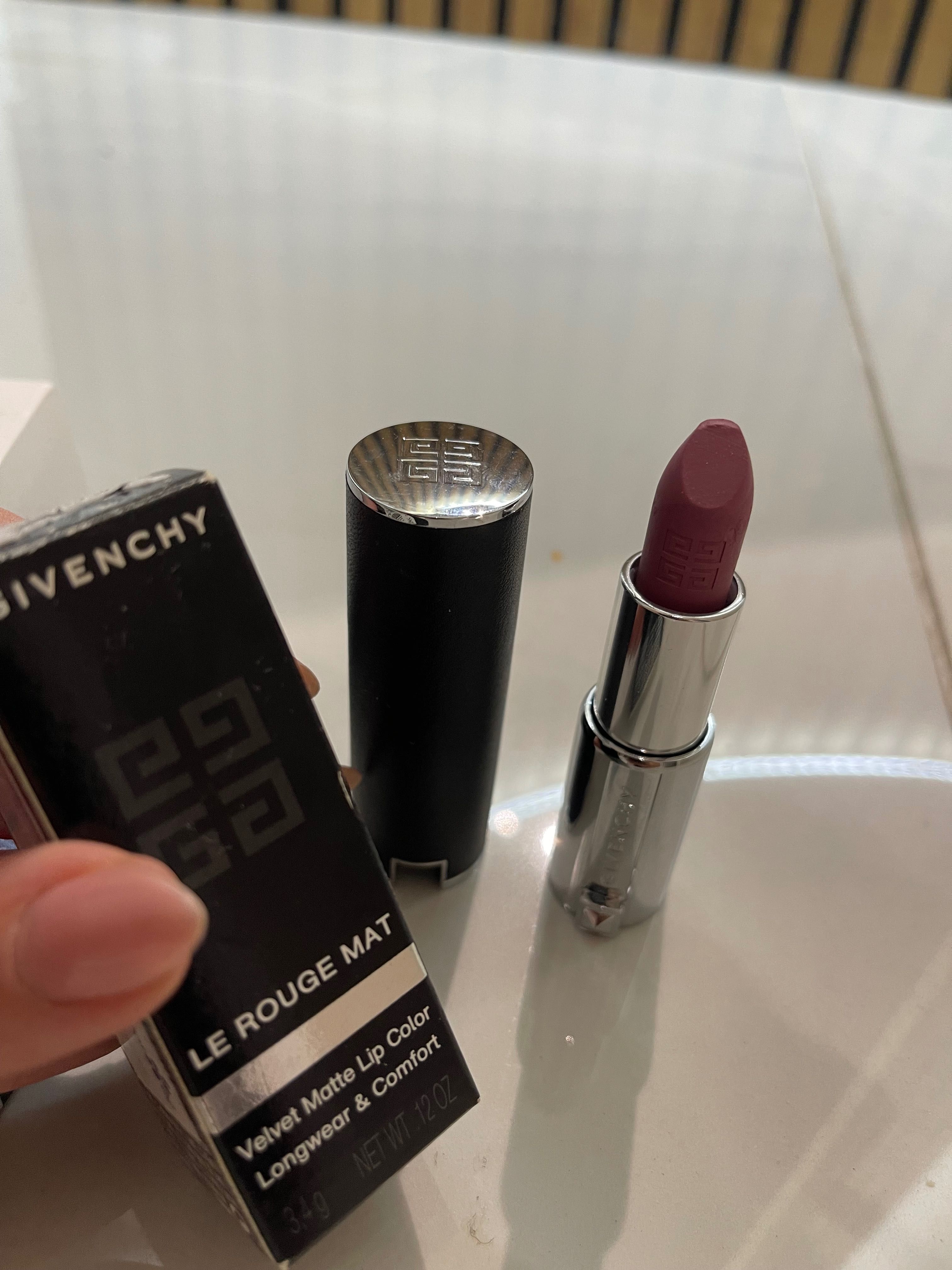 Dior, Chanel, Este Lauder, Kylie, Clarins, Givanshy козметика