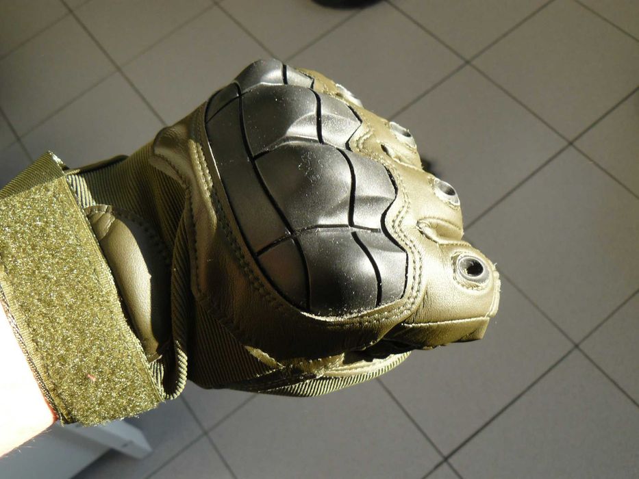 Manusi Tactice TG 8FIELDS Noi, Culoare Olive, Marimi M si XL