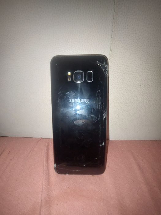 Vând 2 bucăți samsung s8 pentru piese