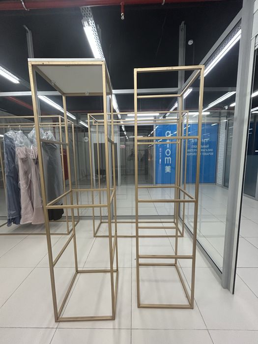 Продается Рейлы и стеллажи для платьев (свадебных платьев)