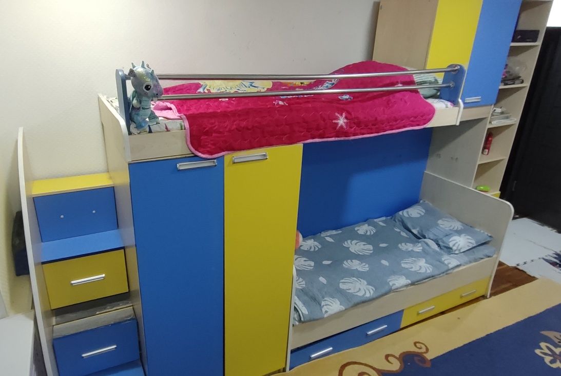 Продаётся детский спальный гарнитур.