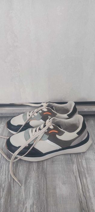 Тотална разпродажба на маратонки