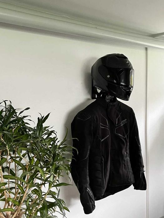 Suport casca moto model nou cu suport de umeras