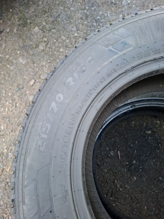 Vand 2 anvelope 215 70 15 c pireli de iarna