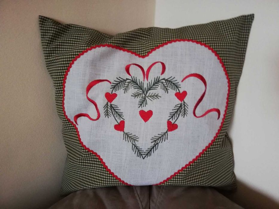 Коледни възглавници с бродерия РЪЧНА изработка