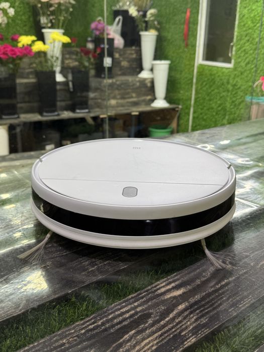 Робот пылесос Mi Robot Vacuum-Mop Essential