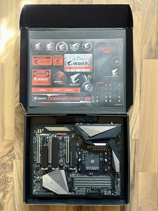 Placă de bază GIGABYTE X570 AORUS Master V1