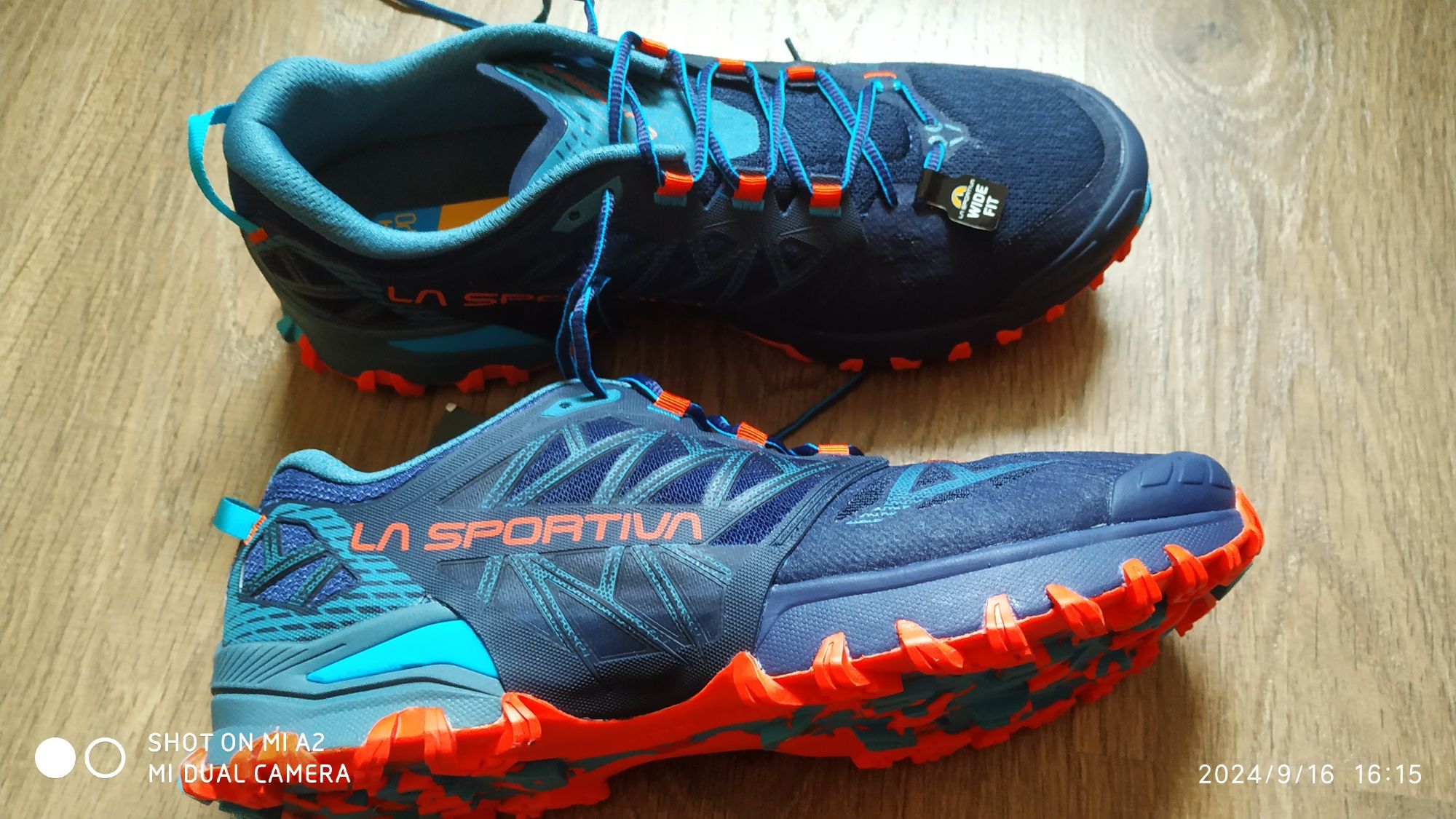 La Sportiva Bushido 3 Wide Deep Sea/Cherry Tomato