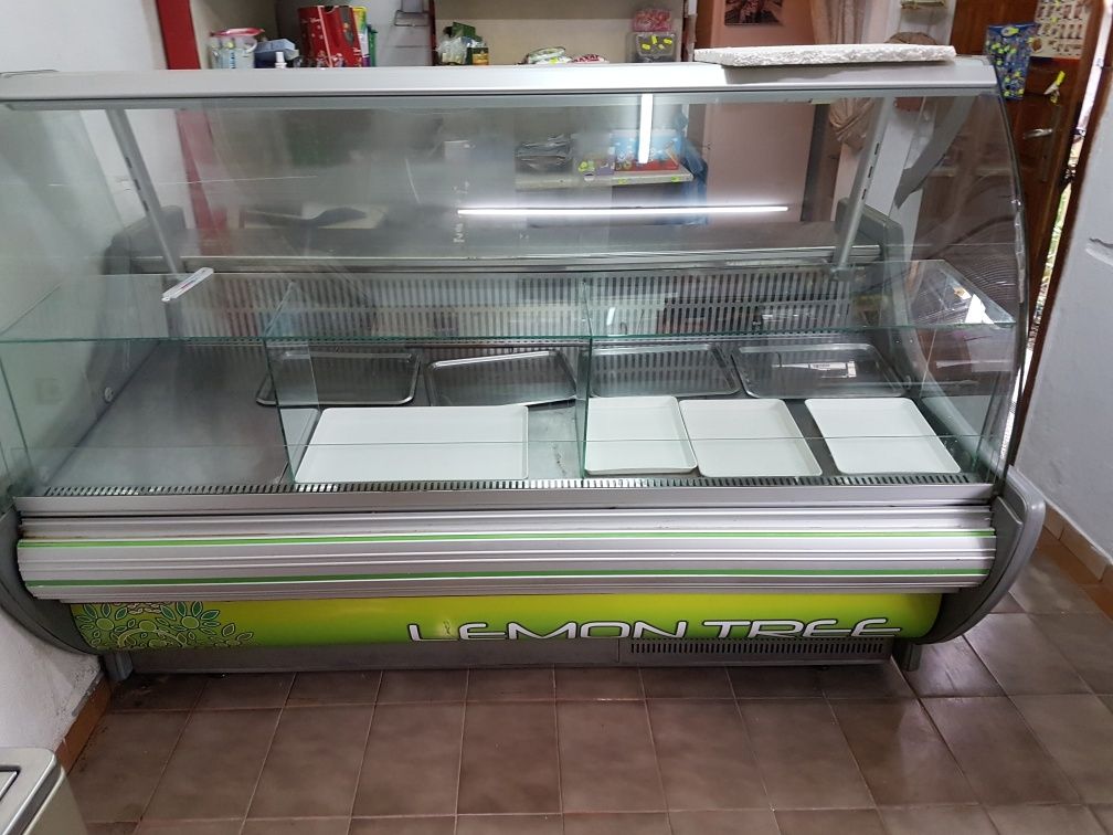 Продавам хоризонтална хладилна витрина