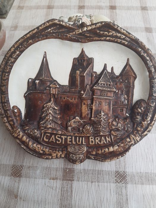 Vand tablou ceramic cu castelul Bran in orasul Turda