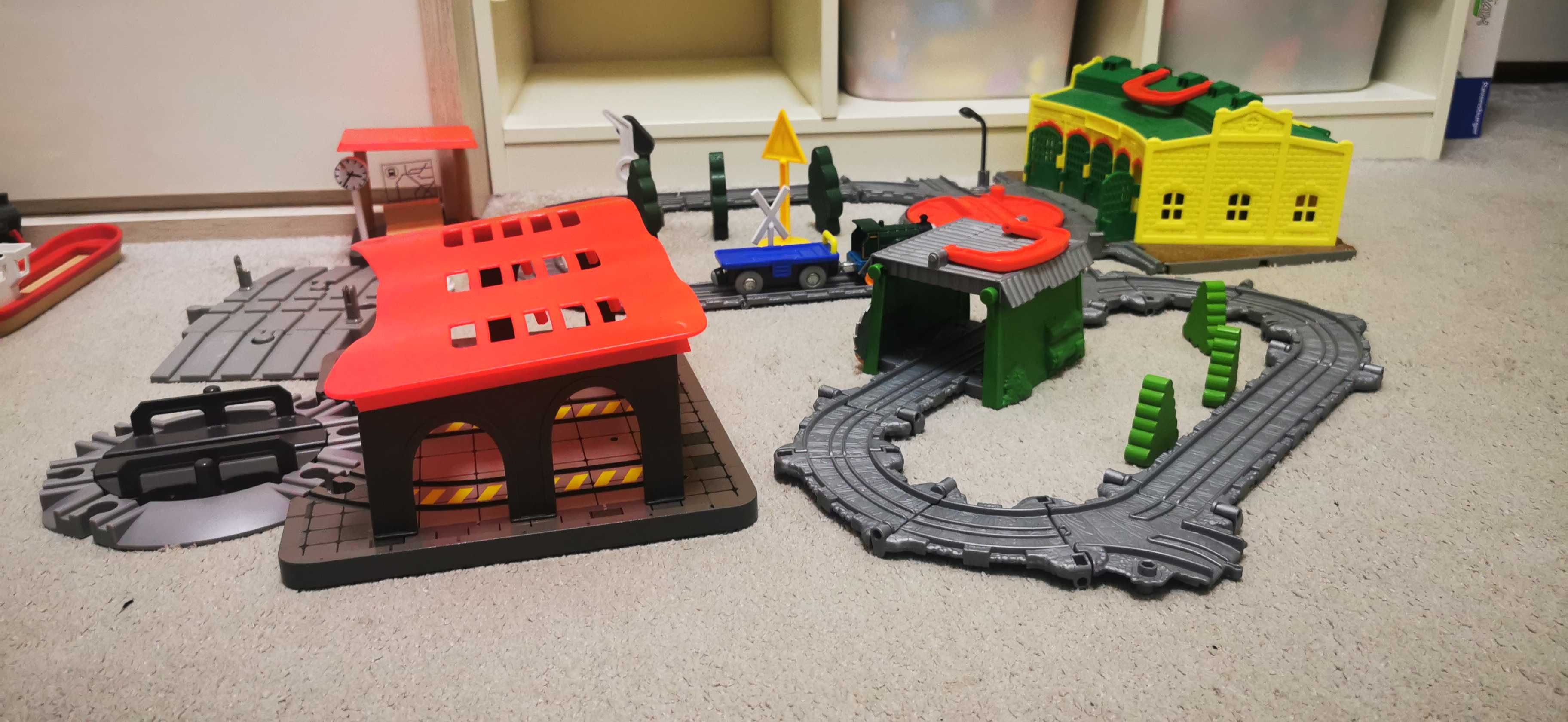 Trenuri Thomas, depou, gara și accesorii Ikea și Lidl