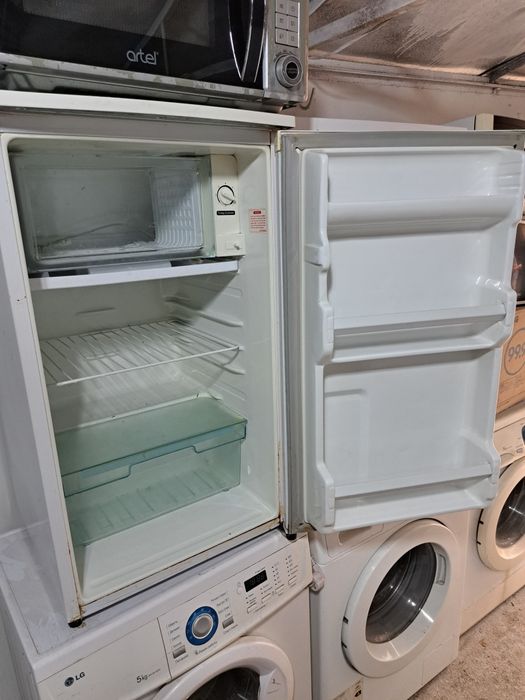 продам LG  холодильник для офиса отличное состояние