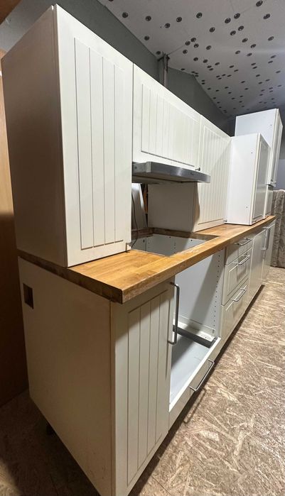 Bucatarie cu blat 2,70 m; Mobila bucatarie; Bufet si Dulap Suspendat