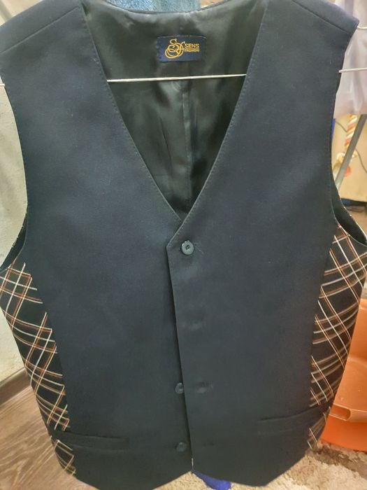 Продам жилетку 4000,размер 40/170