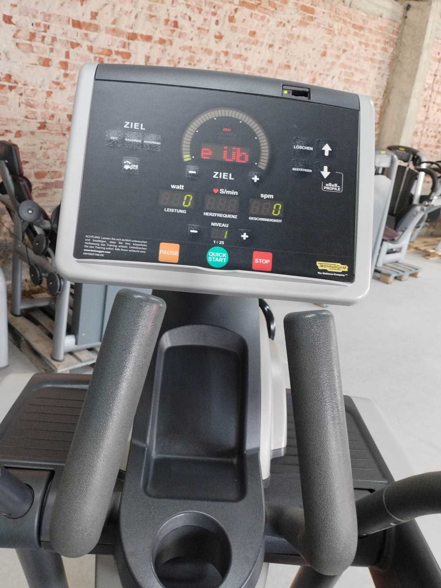 Technogym Vario - Елиптичен кростренажор