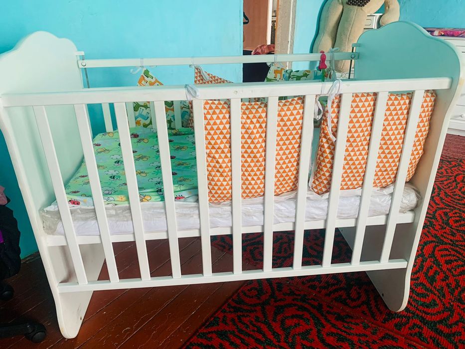 Продам детскую кровать для малыша в хорошем состоянии