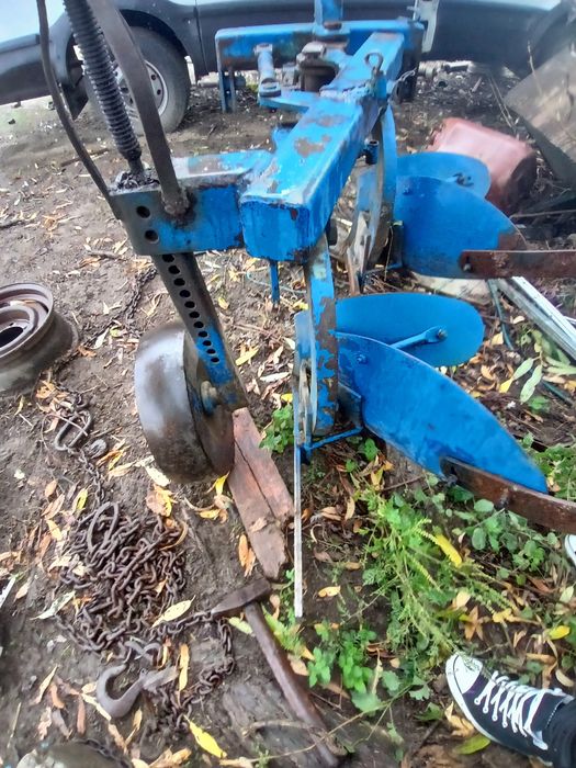 Vând plug reglabil .500€ negociabil