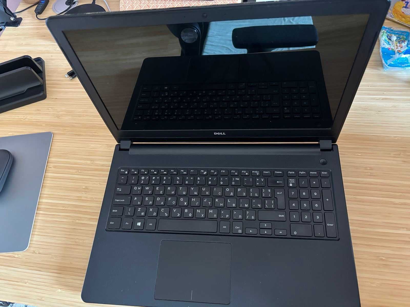 Лаптоп Dell Inspiron 5559 (Intel i5/8GB RAM - счупен дисплей