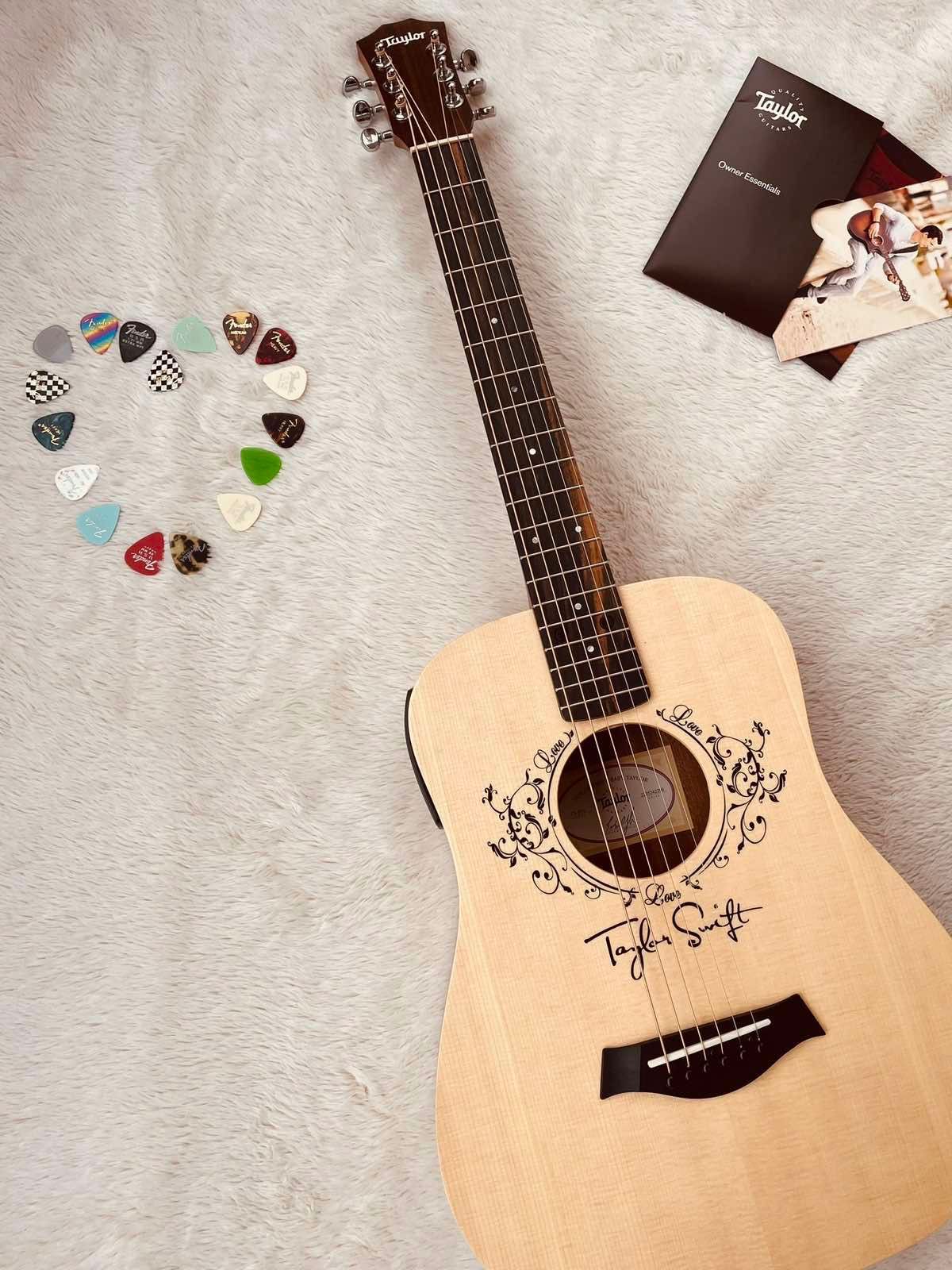 Електро-акустична китара Taylor