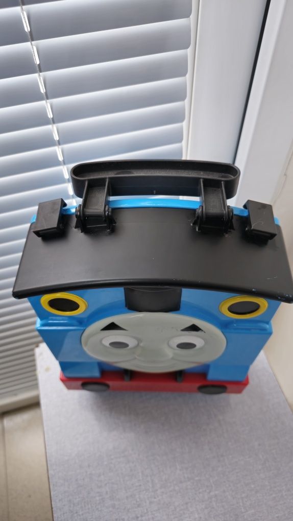 Thomas & Friends Локомотив куфар с колекция от влакчета