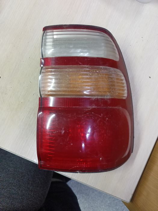 Задание фонар Тойота левая правая